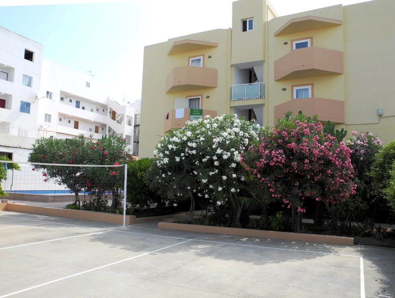 Hotel Timon 1 & 2 Es Pujols Exterior foto