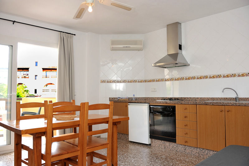 Hotel Timon 1 & 2 Es Pujols Exterior foto