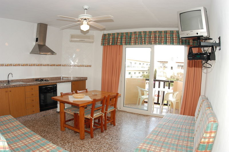 Hotel Timon 1 & 2 Es Pujols Exterior foto